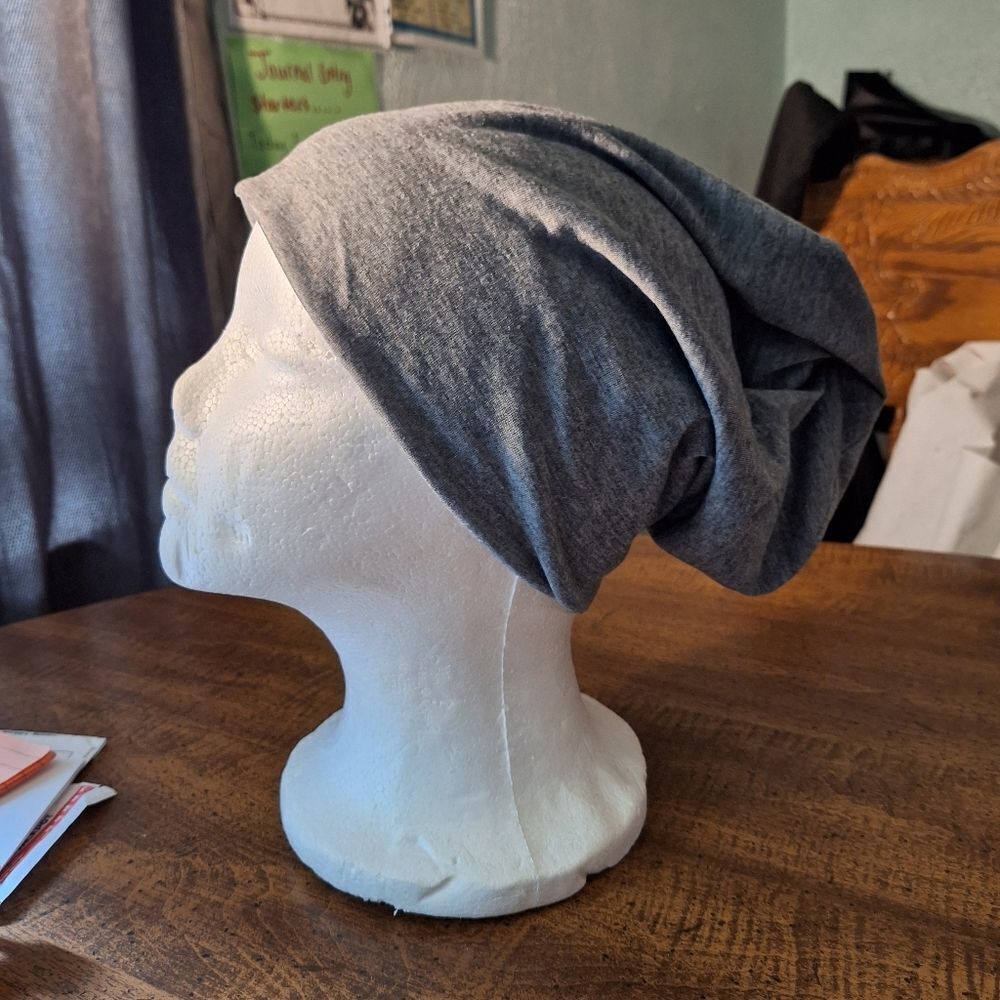 Solid gray slouchy beanie hat NWT - image 3